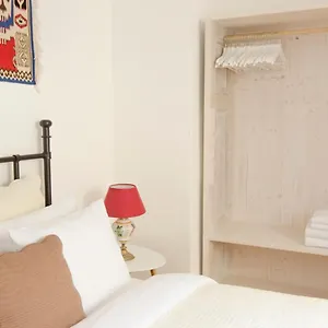 Wishlist Residences - Charles Bridge Karlova Apartment