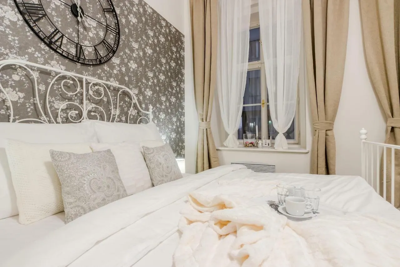 Appartamento Prague Apt Near Charles Bridge By Michal&Friends